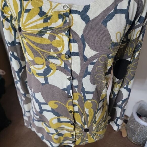 Vertigo Paris Mustard Floral Button Up Cardigan. NWT. Size M. - Picture 12 of 12